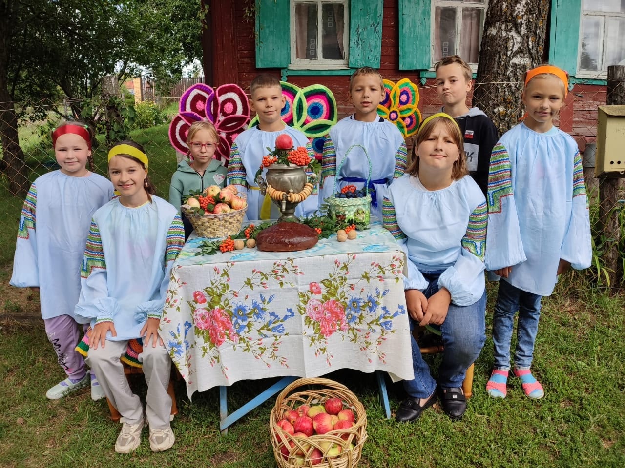 В саратовском селе Яблочный Спас отметили с песнями, загадками и вкусными призами